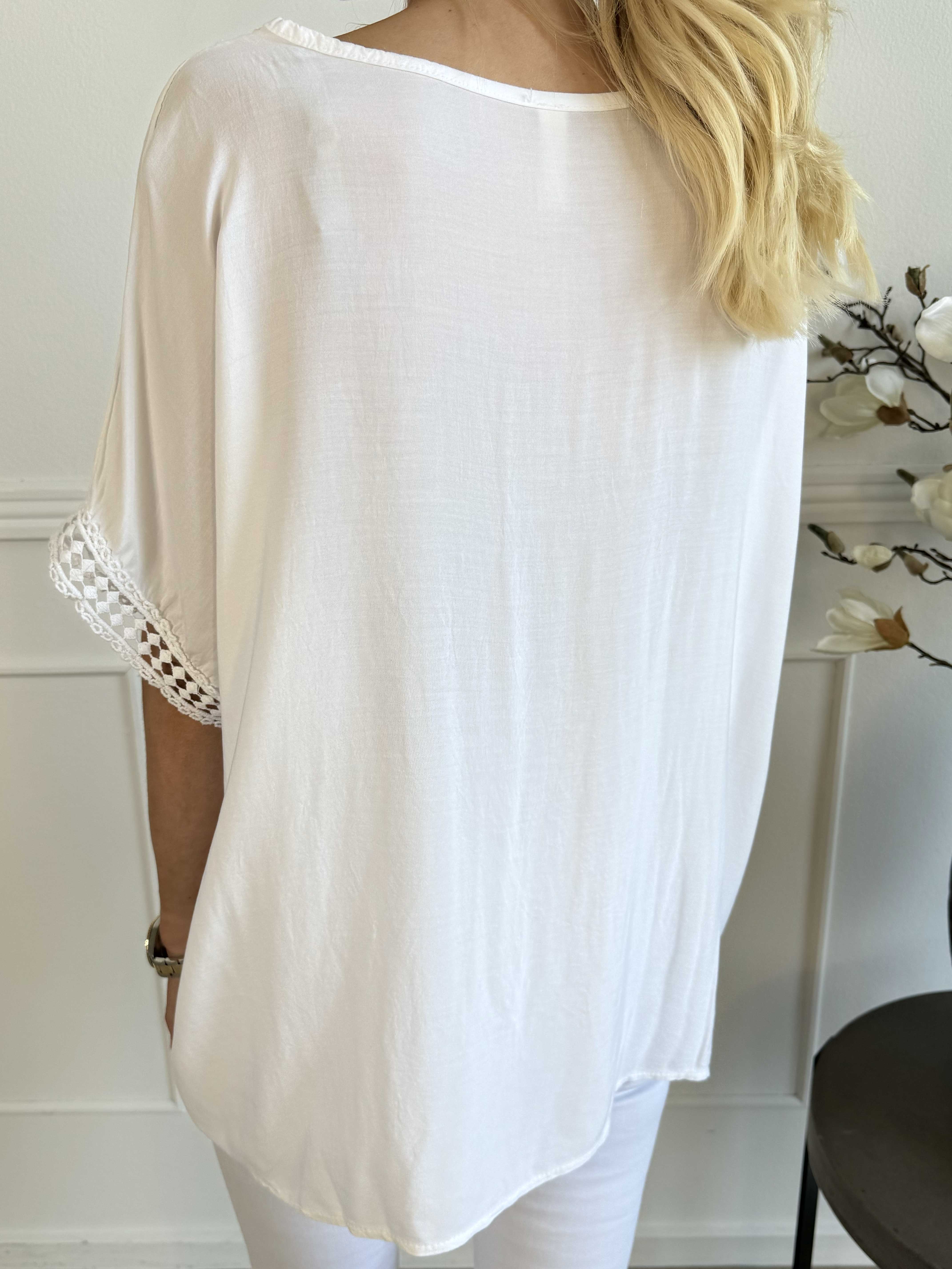 Muna - Enkel tunika i ljus viskos med broderi